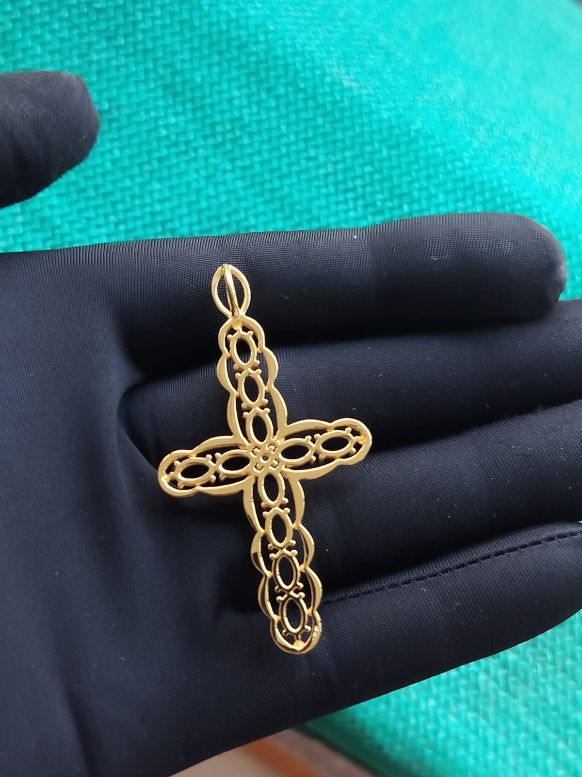 Men’s Vermeil Cross Featuring Fabric From Elvis Owned Clothing With Letter Of Authenticity
