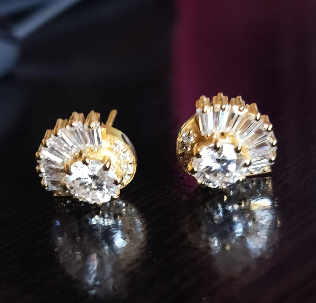 The Satnin' moissanite setting vermeil stud earring