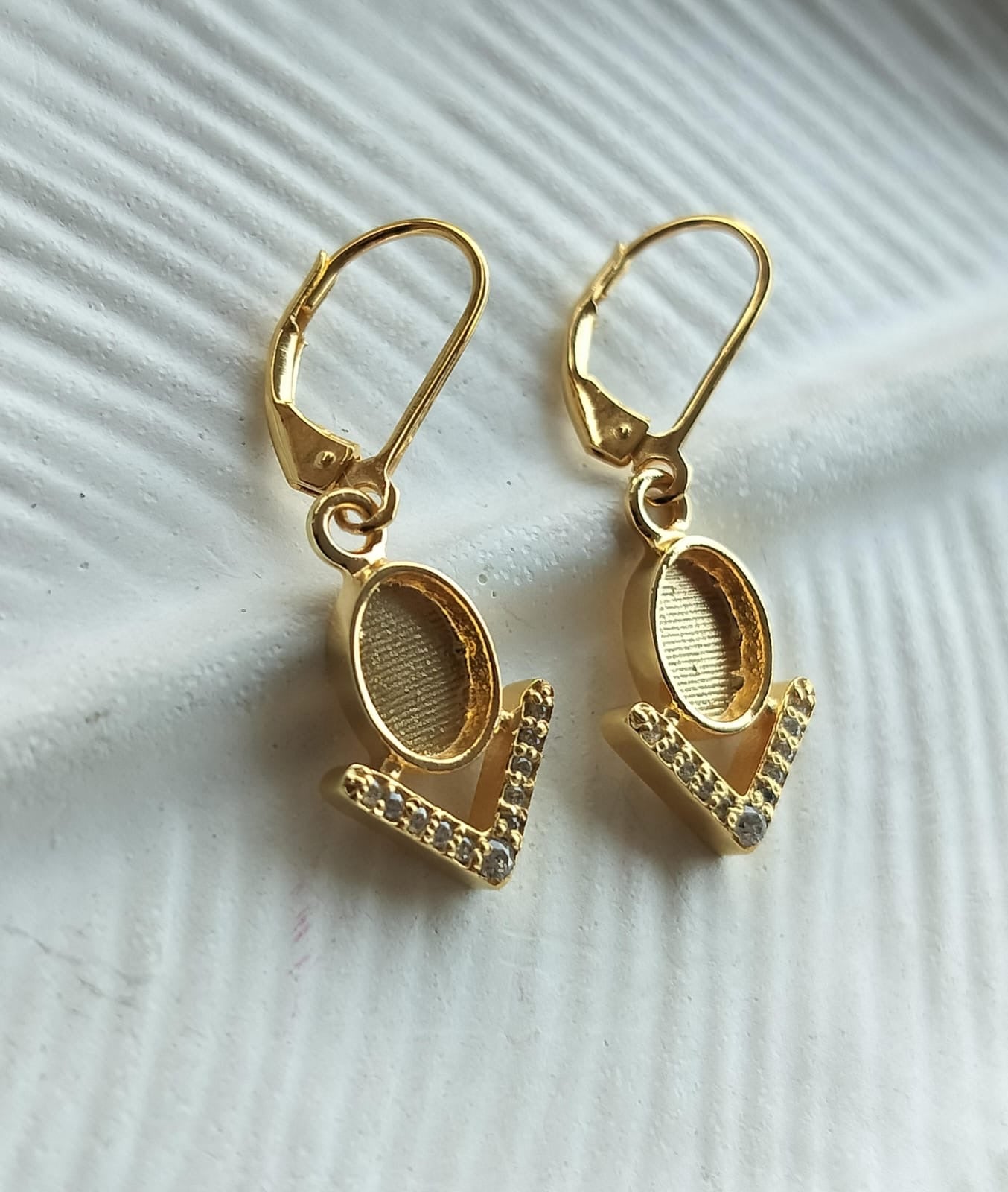 The 68 Special Collection-Drop Earrings Featuring Fabric From Elvis Owned Clothing With Letter Of Authenticity