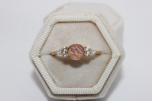Women's Classic Ring Featuring Fabric From Elvis Owned Clothing With Letter of Authenticity
